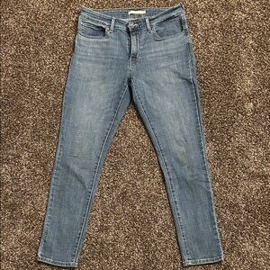 Levi's Women's 711 Skinny Jeans in Light/Medium Blue